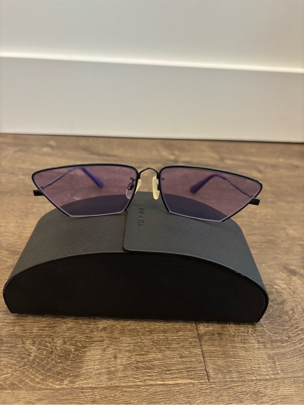 McQ by Alexander McQueen Black Frame Sunglasses with Purple Lenses